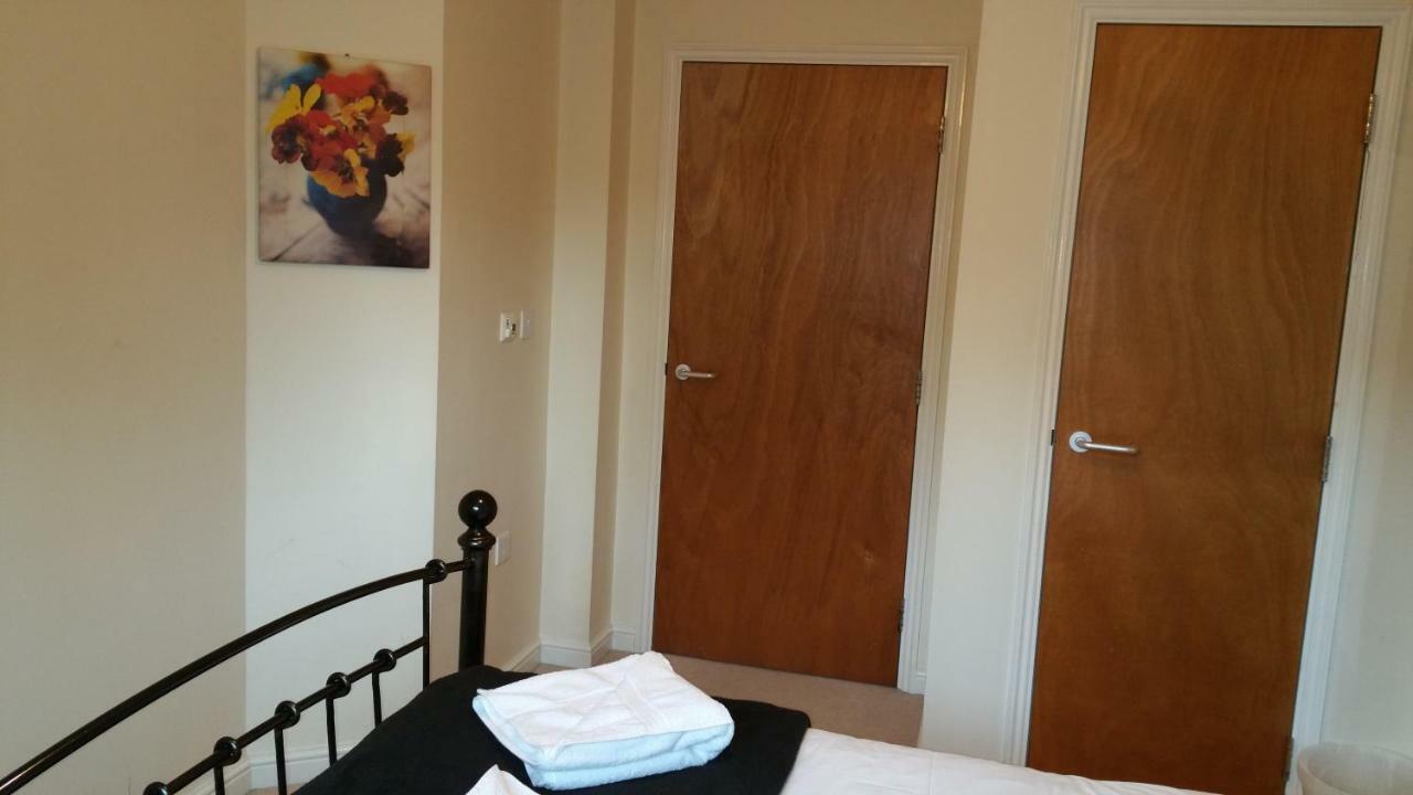 Oxford Apartment: Jericho 2BR with Parking near Transport Exterior photo