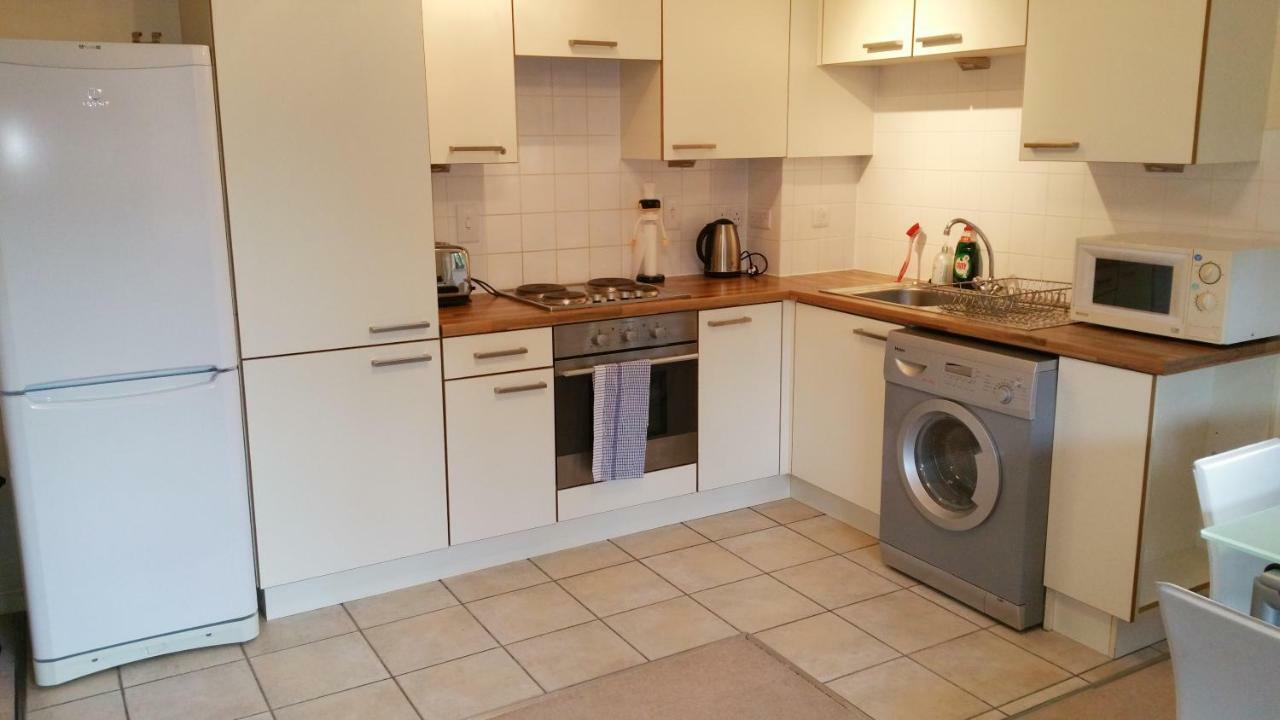 Oxford Apartment: Jericho 2BR with Parking near Transport Exterior photo